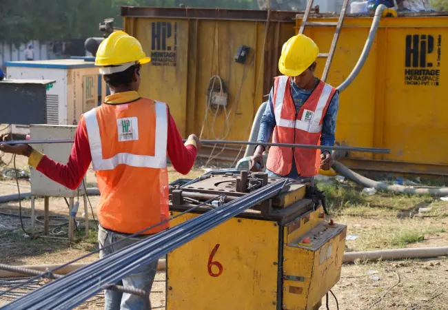 a construction worker at a D-wall site